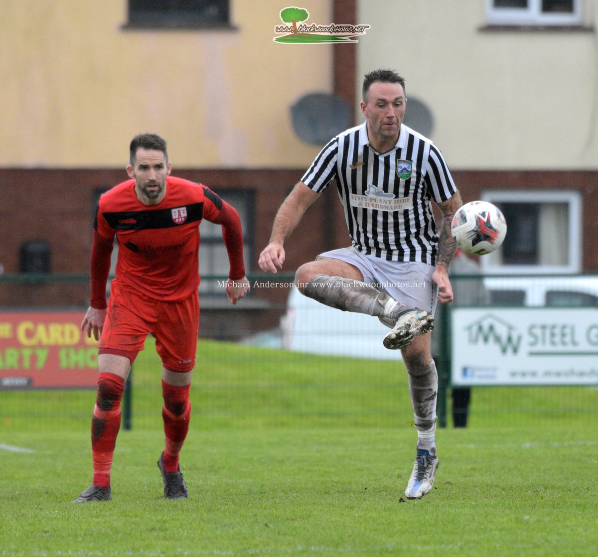 mickybwp's tweet photo. The Mull take the KDFL senior league with a win over Athy at a very wet Michael O'Neill park
📸👉 @mickybwp
@KfmSport @kildareleague @Athytownafc @TheMullFC https://t.co/5XtYVtDPvK