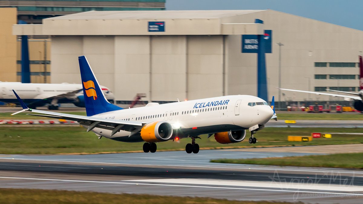 AvgeekMel's tweet photo. Evening arrival of @Icelandair @boeing B737-Max9 TF-ICD arriving at @HeathrowAirport May 2022 Photo taken from @RenHeathrow - more details here https://t.co/N8soT2NasA #Heathrow #renheathrow #mystopover #spotatrentheathrow #aviation #Boeing737Max9 #Planespotting https://t.co/U8Bv04UZFb