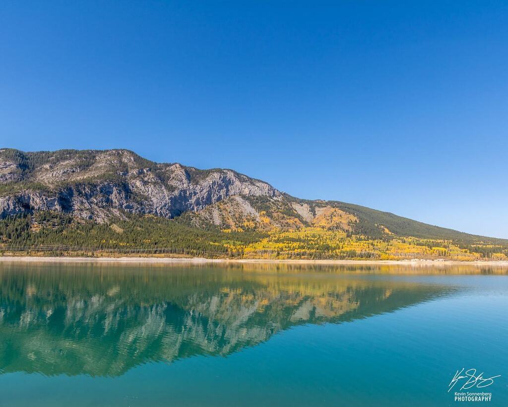 ksonnenb's tweet photo. Fall colours at Barrier Lake, Kananaskis. 

#barrierlake #kananaskis #mountains #lake #aspentrees #fallcolors #fallcolours #explorecanada #travelalberta #landscapephotography #landscapes #canadianlandscapes #wonderful_places #beautifuldestinations #disco… https://t.co/gvDqcmpoVu https://t.co/olhKsAV3XF