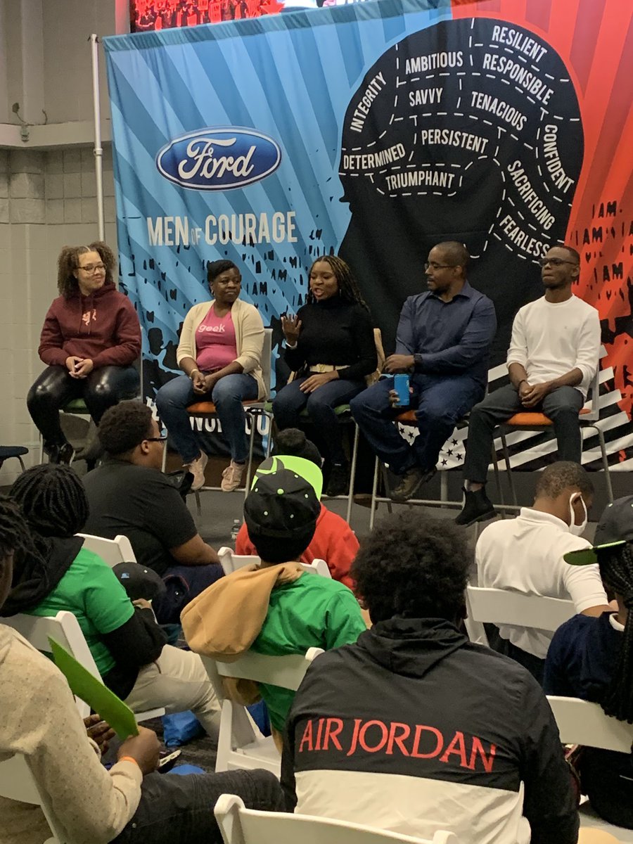 FisherMagnetUp's tweet photo. What an amazing ending to an incredible week! Detroit Digital Inclusion Week concluded at Fisher Upper with Youth, Tech &amp; Innovation Day. Activities included hands-on opportunities for students, as well as an engagement and Q&amp;A session with a panel of professionals in the field. https://t.co/uAH0hohRiz