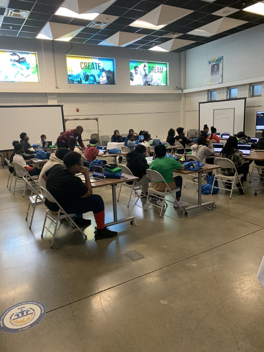 FisherMagnetUp's tweet photo. What an amazing ending to an incredible week! Detroit Digital Inclusion Week concluded at Fisher Upper with Youth, Tech &amp; Innovation Day. Activities included hands-on opportunities for students, as well as an engagement and Q&amp;A session with a panel of professionals in the field. https://t.co/uAH0hohRiz
