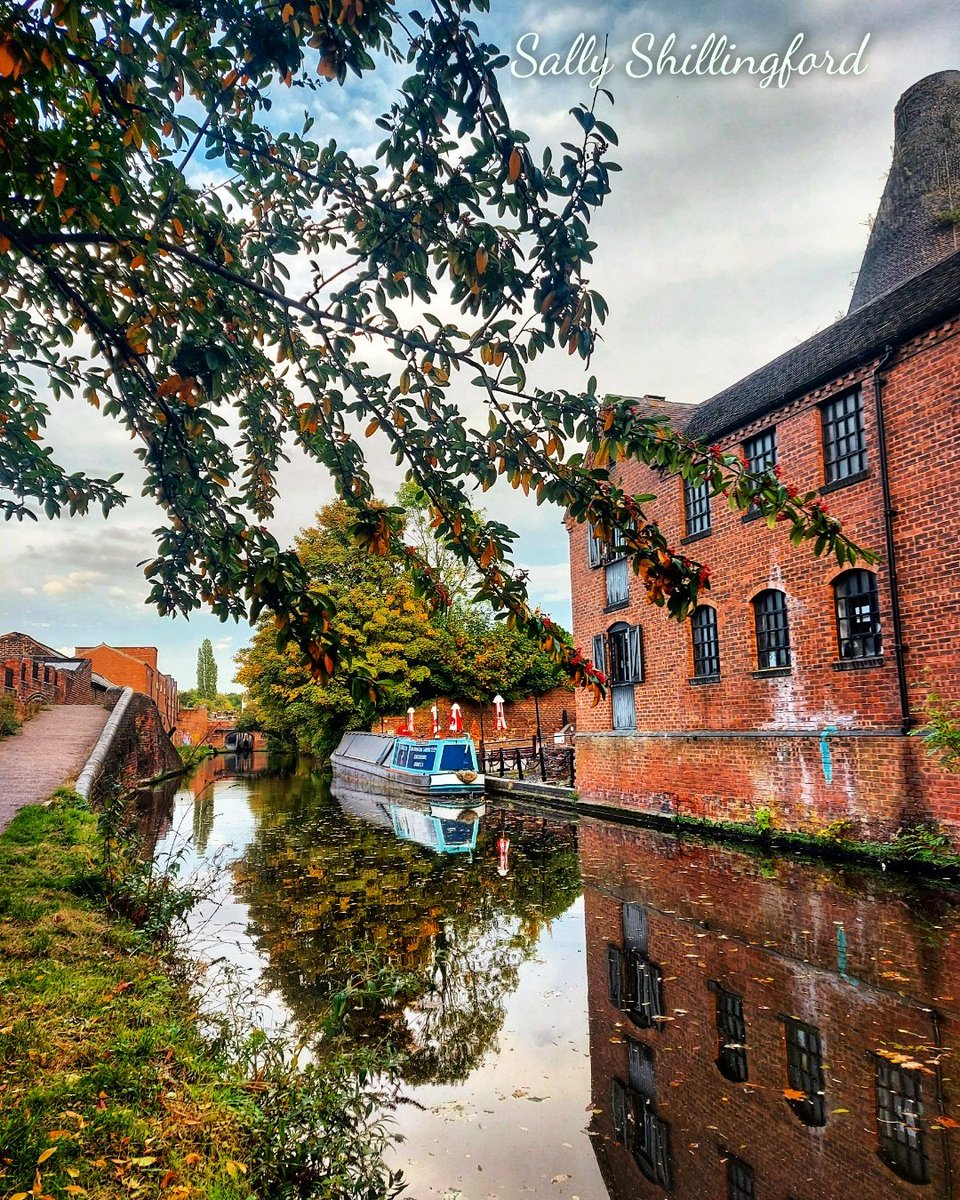 Autumn is here 🍁🧡
Stourbridge canal 
@CanalRiverTrust 
@CRTWestMidlands 
@ChrisPage90 
@ITVCharlieP 
@SophiaWeather