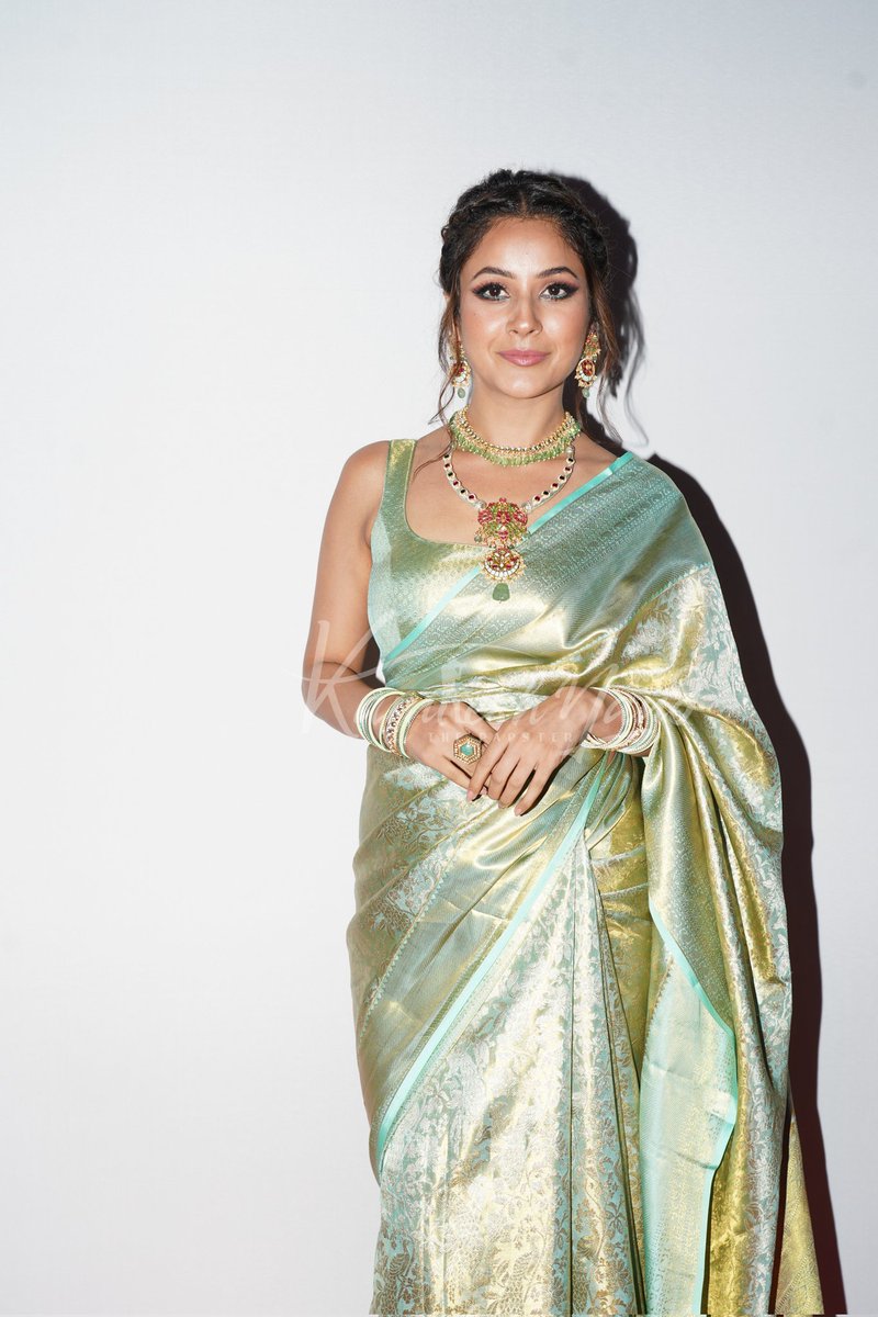 ArtistryBuzz's tweet photo. Beautiful 😍 #SHEHNAAZGILL at film fare awards south 
@ishehnaaz_gill https://t.co/lYANSJUAy7