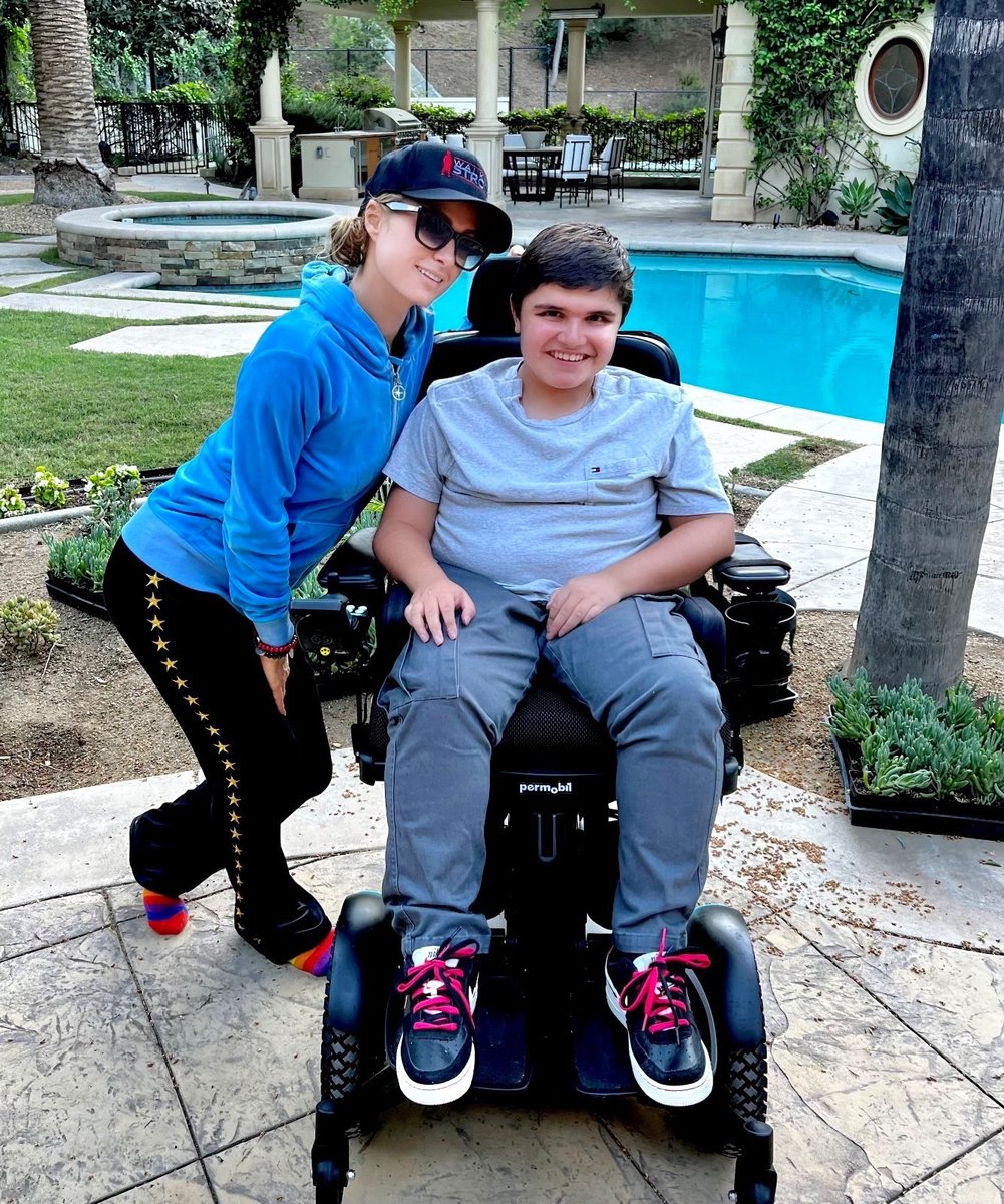 Paris Hilton tweet media