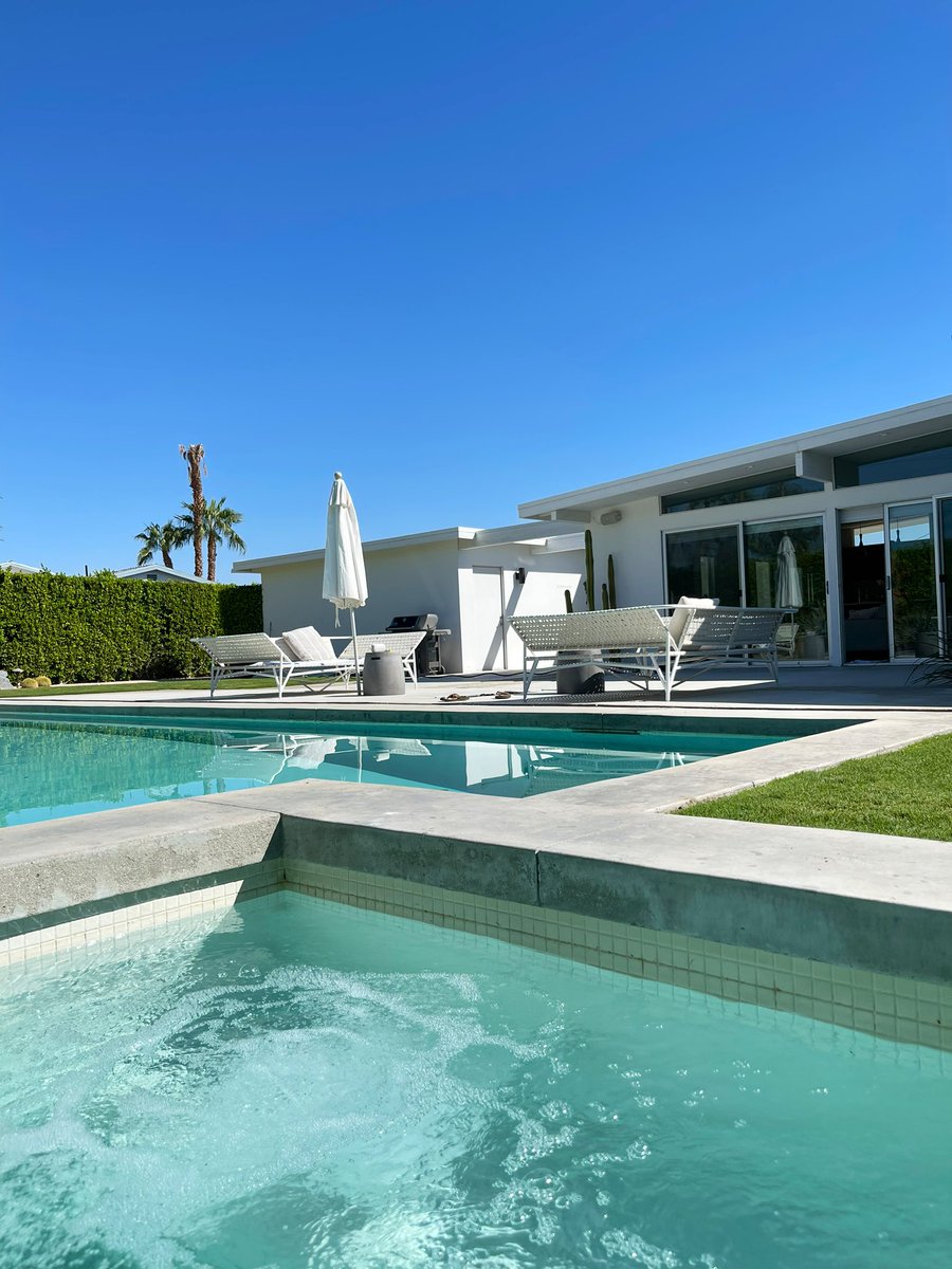 vrod__'s tweet photo. 🌴🍾 https://t.co/xBf3DwDkUL