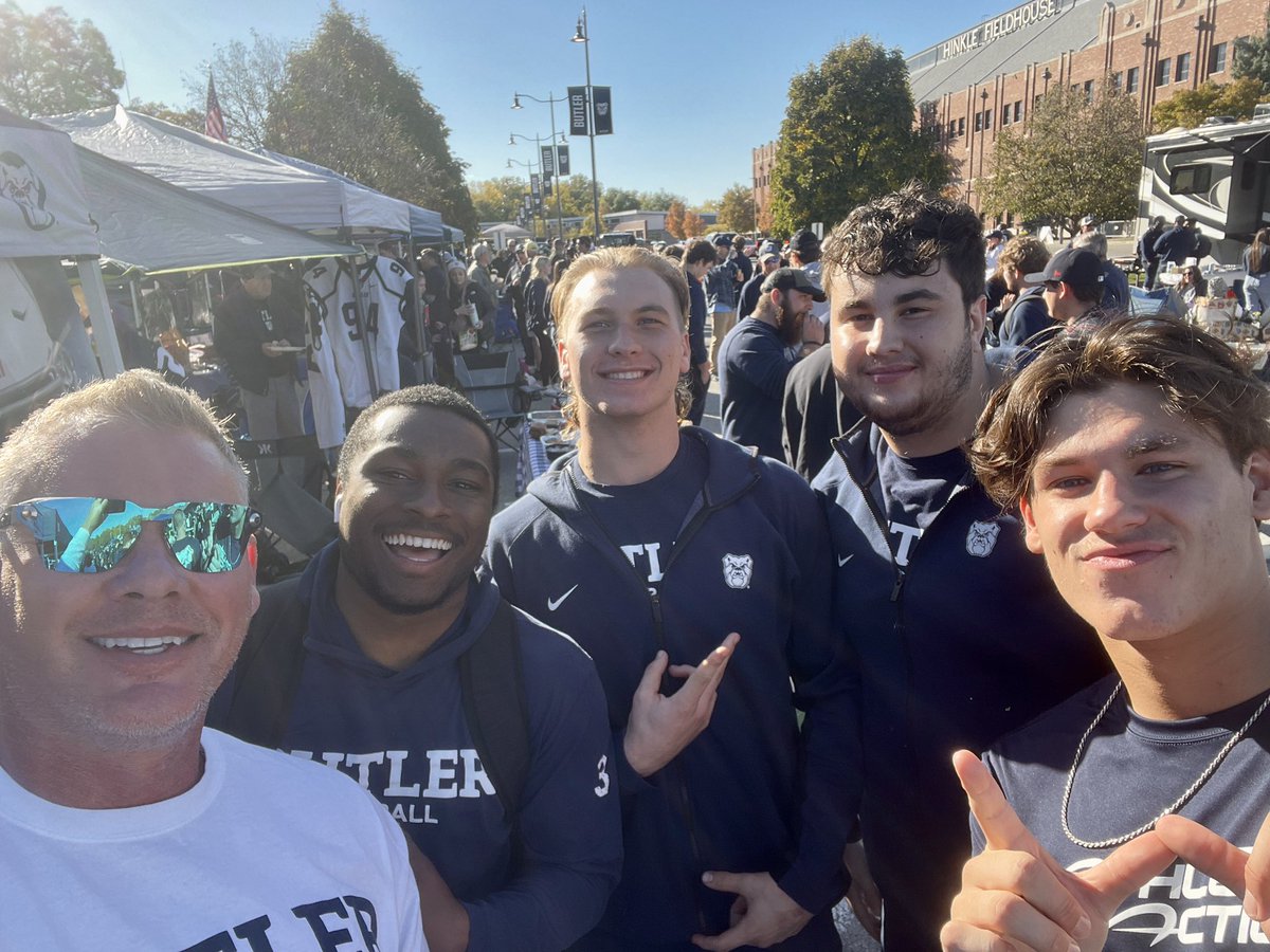SlickNiemi's tweet photo. Where my dawgs at Part I…. @treymason_3 @jackattackburch @nickgrace54 @NiemiEvan @mike_wellman16 @jaredsuchevits @BelskisJack @Bhubbs_ii @nickbafia5 @JakeLaBarre @CameronHeald82 @AdamSturtz #realdogs @ButlerUFootball Love these young men! https://t.co/oODEgUe8w7
