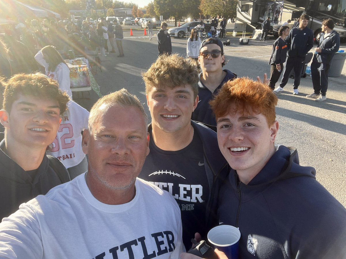 SlickNiemi's tweet photo. Where my dawgs at Part I…. @treymason_3 @jackattackburch @nickgrace54 @NiemiEvan @mike_wellman16 @jaredsuchevits @BelskisJack @Bhubbs_ii @nickbafia5 @JakeLaBarre @CameronHeald82 @AdamSturtz #realdogs @ButlerUFootball Love these young men! https://t.co/oODEgUe8w7