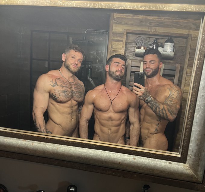 New video up with Xavier babe @xavier_rob17  and Leo babe @bayne_leonardo come see https://t.co/ucs4bAH6ru<a class="tags" href="/tag/xavier_rob17">@xavier_rob17</a><a href="/tag/humpday"class="tags"><span>#humpday</span></a>