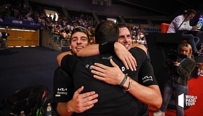 RodriOvide's tweet photo. 🏆CAMPEONES🏆
#wptsantanderopen⛵️ 
No podía haber mejor despedida pedazos. 
Gracias por haberme hecho partícipe de esta aventura. 
Siempre recordaré esta etapa con felicidad 🥹 sabiendo que disfrutamos de un gran equipo. 
Los llevo en el corazón ❤️ 
Por siempre “pedazos”
📻🎸 https://t.co/9uLuOAO7UO