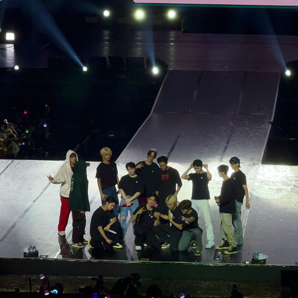 basichuwan's tweet photo. #BETHESUNinMNL fever!!! 😭😭😭 https://t.co/iRp2ul1ZEf