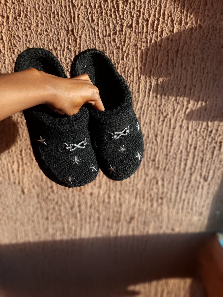 deaazzyy's tweet photo. Thank you Asuu for making me discover the crochet skill in me

I made this crochet slide 
It cost 0.00$ to retweet my handiwork 🤲🙏 https://t.co/hpZThxHGe5