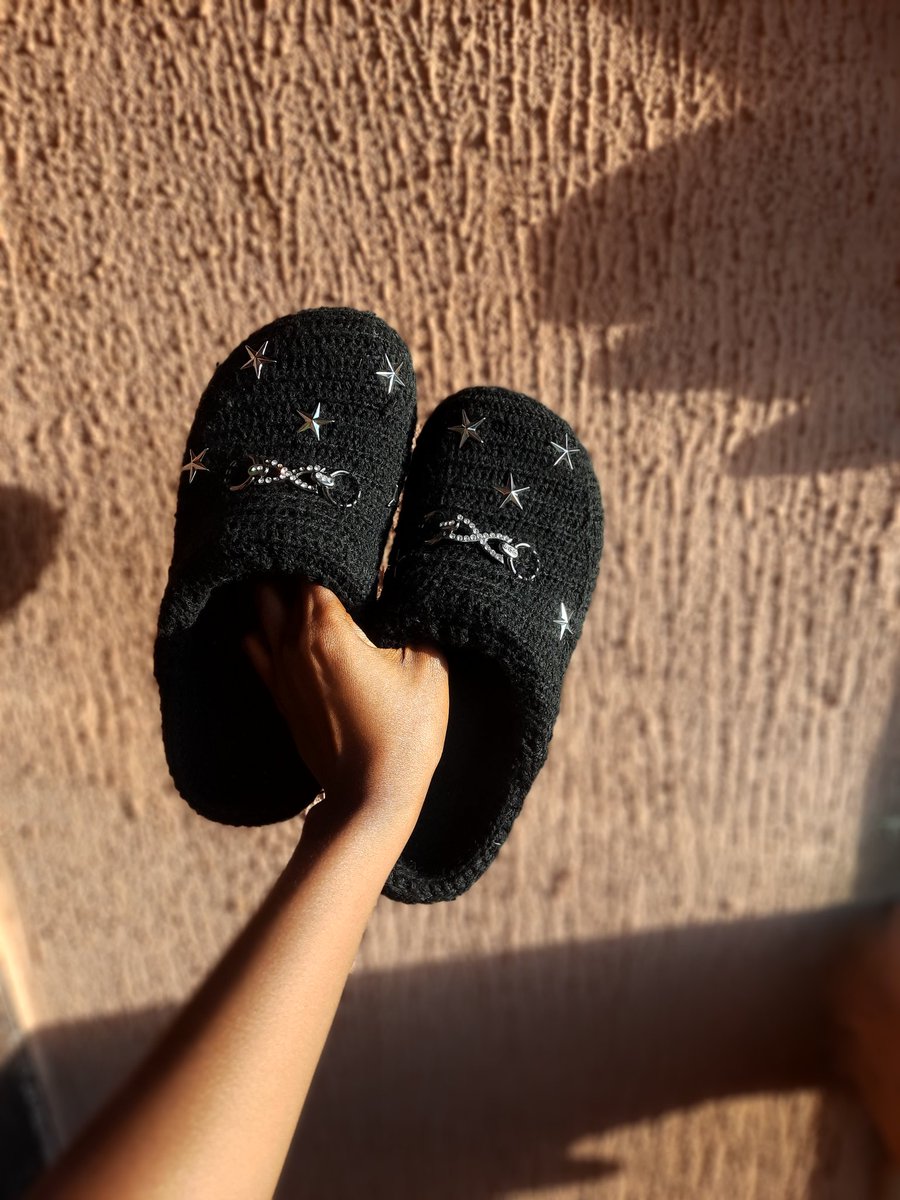 deaazzyy's tweet photo. Thank you Asuu for making me discover the crochet skill in me

I made this crochet slide 
It cost 0.00$ to retweet my handiwork 🤲🙏 https://t.co/hpZThxHGe5