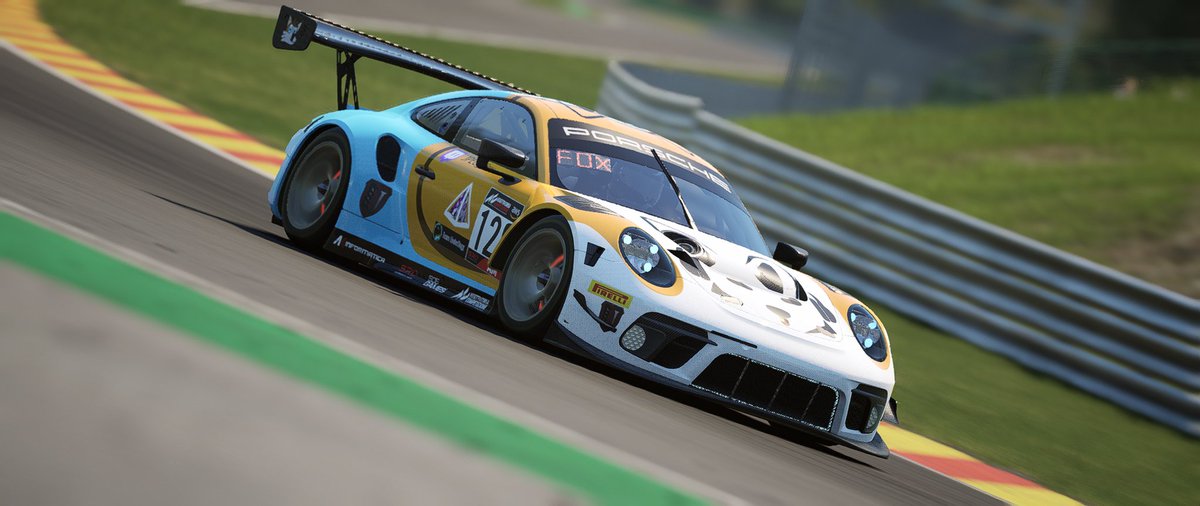 youtube.com/watch?v=FxUL2Q… Come watch me racing in my bigest racing event ever against 49 other people with <a href="/Simufur/">Simufur</a>