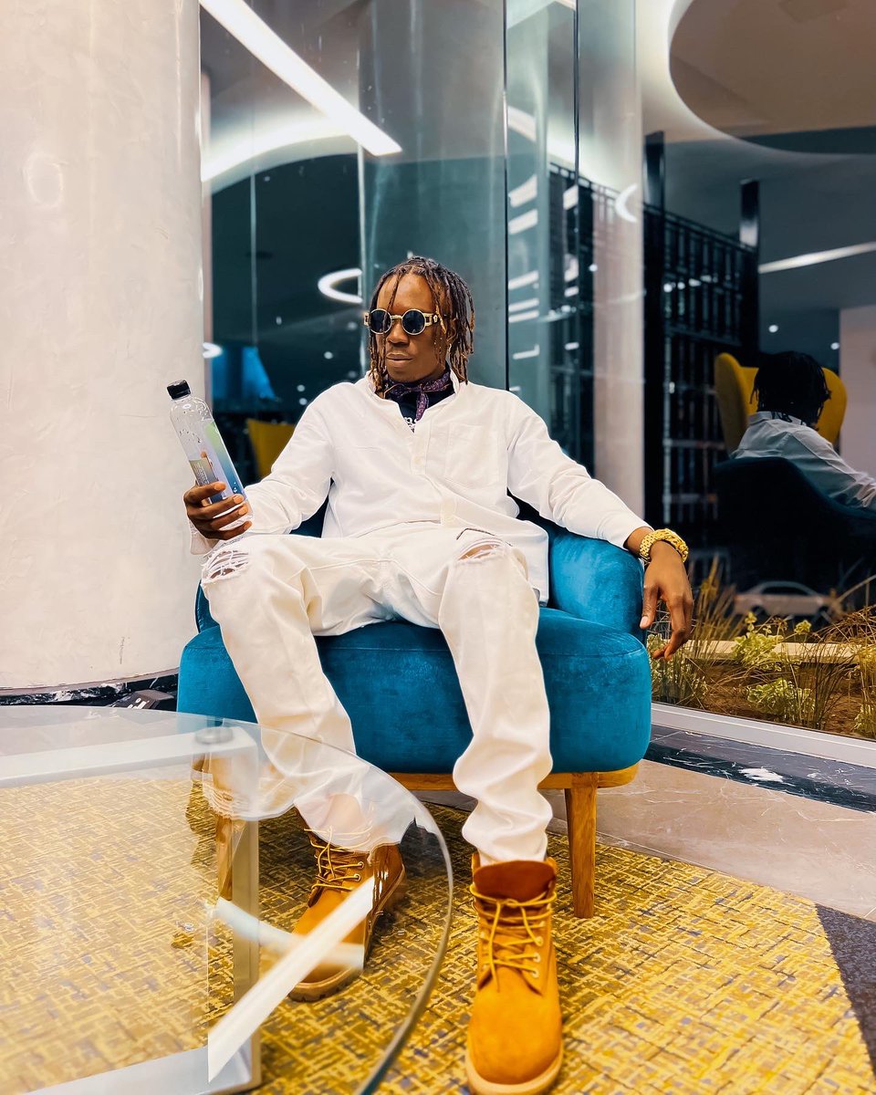 bobby_kinging's tweet photo. Been Lowkey for a while perfecting my new sounds 🦁 Can’t wait to Release this projects To the World… I Hope Y’all Love It ❤️

And if it doesn’t go as planned “God is still God” 🤞🏾
#33BG
#AbnlWorldwide #Omi 💧#PlayBackStudio 🎹
📸: @the_eye_sa https://t.co/p3xe1W3NrN