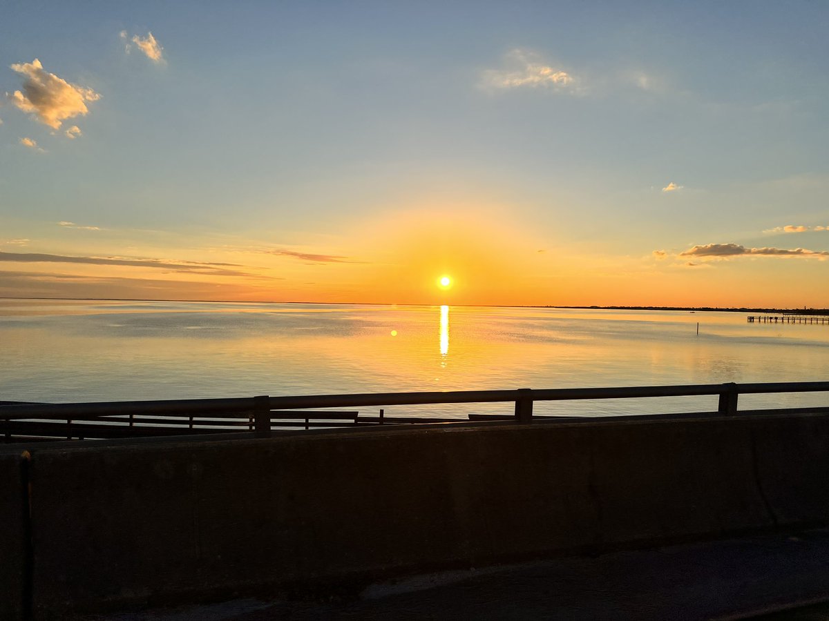 AlyssaLasater20's tweet photo. Calm after the storm. Florida is still beautiful! #staystrongflorida #florida https://t.co/Ktxvoi2pno