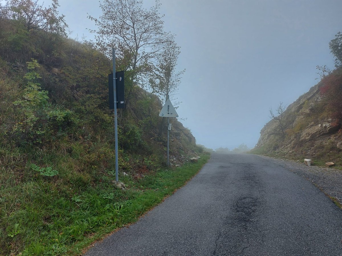 rptmtt's tweet photo. Posti incantevoli... peccato strada da #SanFermo a fondo valle Borbera in stato terribile...altro che bici da strada o gravel.. ci vogliono i tasselli🤨...chissà che ne pensano #Coppi e #Girardengo https://t.co/TyeSIRboBR