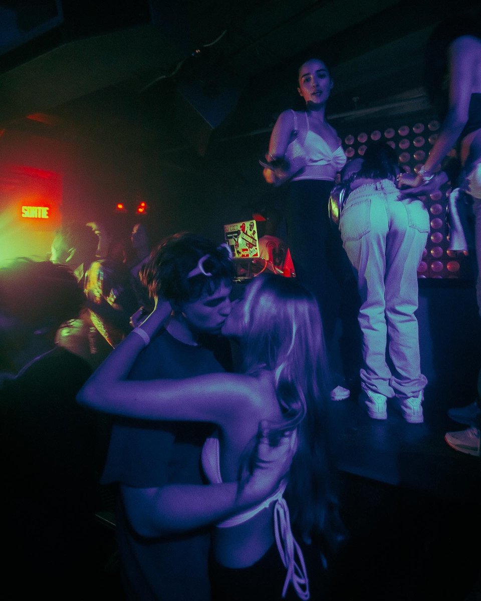 karelchladek's tweet photo. Candid photographs captured in nightclubs. https://t.co/9HEpND0tcT