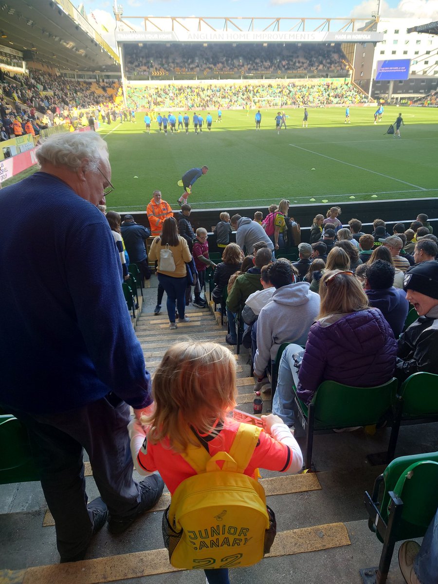 willhowman's tweet image. My daughter had her first game yesterday, we sat with granddad. Not the result we wanted, but memories made and she wants to go back 💚💛 #NCFC #HerGameToo @NorwichCityFC @HerGameToo