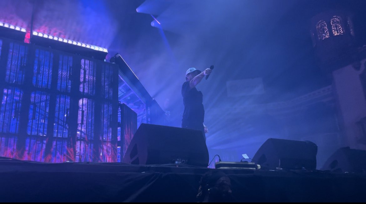 SalinaNichole's tweet photo. @sushitrash We got there at 11am and waited through freezing rain but getting barricade made it all worth it. Thank you for such an amazing show <3 

Byline Aragon Ballroom 
10/7/22 https://t.co/YHtO5euFRN
