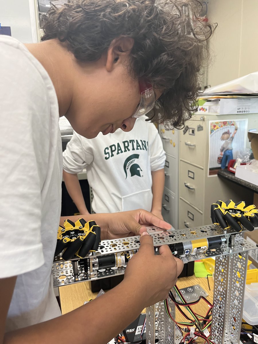 eagles_emerson's tweet photo. Our team is working on our @goBILDA chassis which we're really enjoying! https://t.co/wk4EzLfNSJ