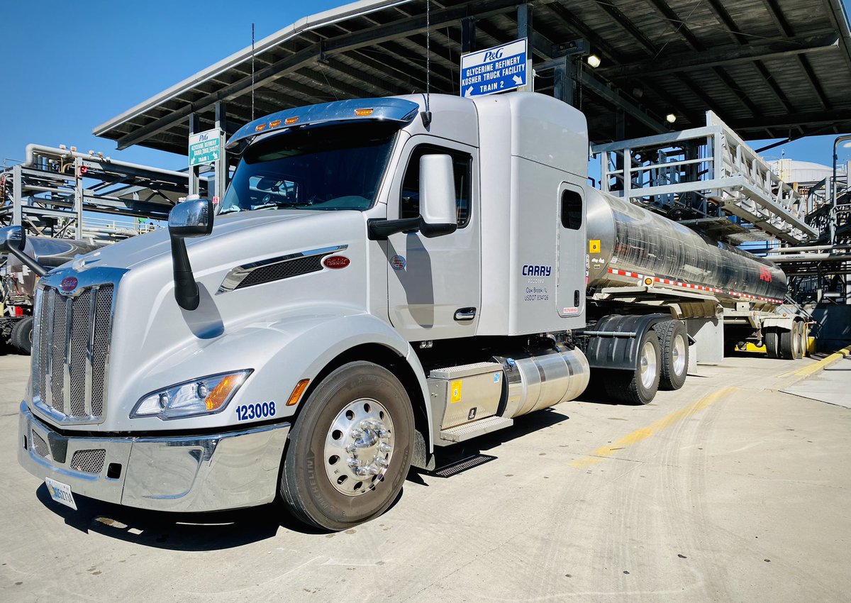 DUPDAWG's tweet photo. @HeniffTransport Bayport, NY (Again) 😆 #carrytransit #heniff #henifftransport #tanker #tankeryanker #truck #trucker #truckdriver #trucking #driver #peterbilt #paccar #ontheroad #ontheroadagain https://t.co/WSGTW837f7