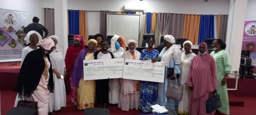 InitiativeKone's tweet photo. 3ème remise du prix de l'Initiative Assitan N'Fagnanama Koné (IAFK) le 30 septembre 2022. Présidée par Mme Sidibé Dedeou Ousmane, Ministre de l'Education nationale, deux prix d'excellence ont été attribués: Prix de la première nationale au BAC, reçu par Neissa Alidou https://t.co/opSlVsvvce