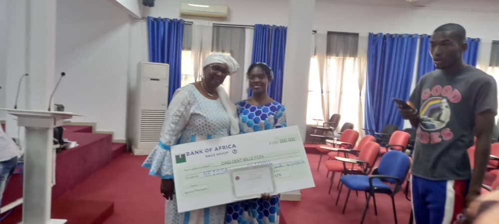 InitiativeKone's tweet photo. 3ème remise du prix de l'Initiative Assitan N'Fagnanama Koné (IAFK) le 30 septembre 2022. Présidée par Mme Sidibé Dedeou Ousmane, Ministre de l'Education nationale, deux prix d'excellence ont été attribués: Prix de la première nationale au BAC, reçu par Neissa Alidou https://t.co/opSlVsvvce