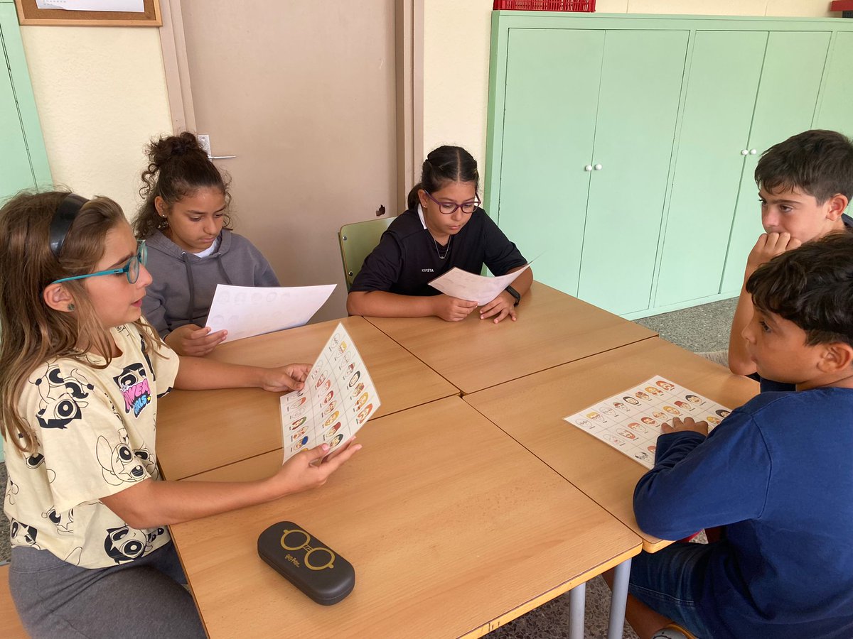 EscolaRocafonda's tweet photo. Tornen els English corners a C.S. Durant la setmana passada l’alumnat de 6è ha practicat el Speaking jugant al Who is Who? i Reading i Listening amb un Bingo.
Why not playing?
#escolarocafonda #educacioprimaria #english #englishforfun #englishcorners #learning #playing https://t.co/cTg7SS3TAB