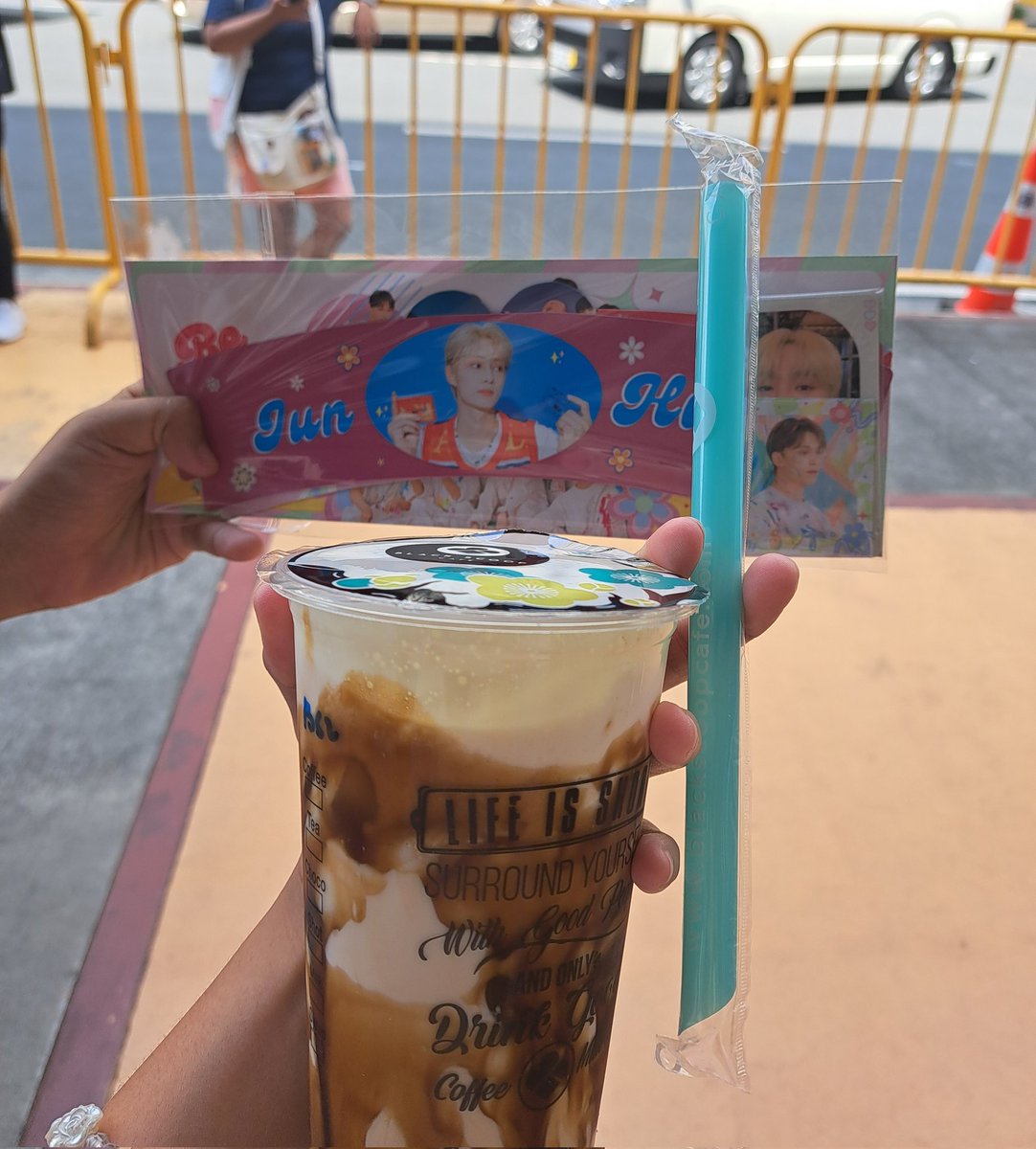 jjkwander's tweet photo. 221009. seventeen concert cse 'walking on sunshine' 🧡 thank you @1008BETSCSE https://t.co/t7SYL9UeFP