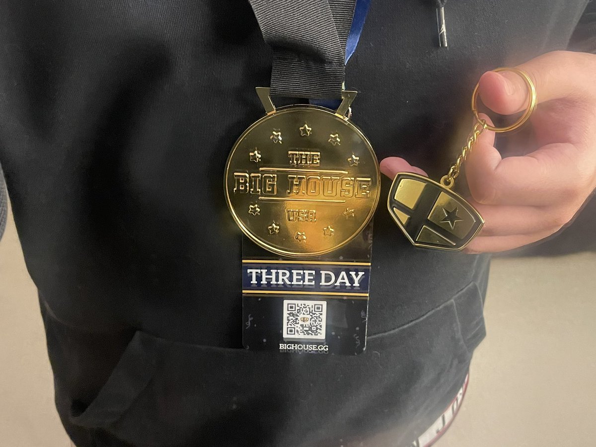 ItsThaJoka's tweet photo. Drowning in pools at Big House but winning an AM bracket and a Strive bracket has to be the story of my life 🥲 https://t.co/C4XzZXS9ou