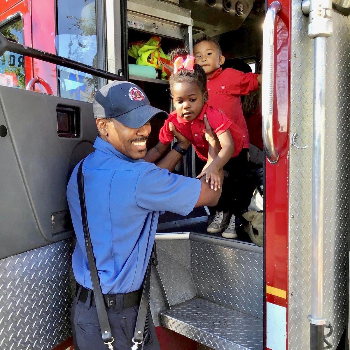 TulsaFire's tweet photo. On Thursday, Engine 66 had the privilege to visit with Pre-K3 and Kindergarten students from Wright Christian Academy! They enjoyed stopping by and talking to the kiddos about fire safety!
#wildcats #tulsaok #FireSafetyTips #tulsafire #communityhelpers #keepersofthemotherroad https://t.co/ZglylHFvwG
