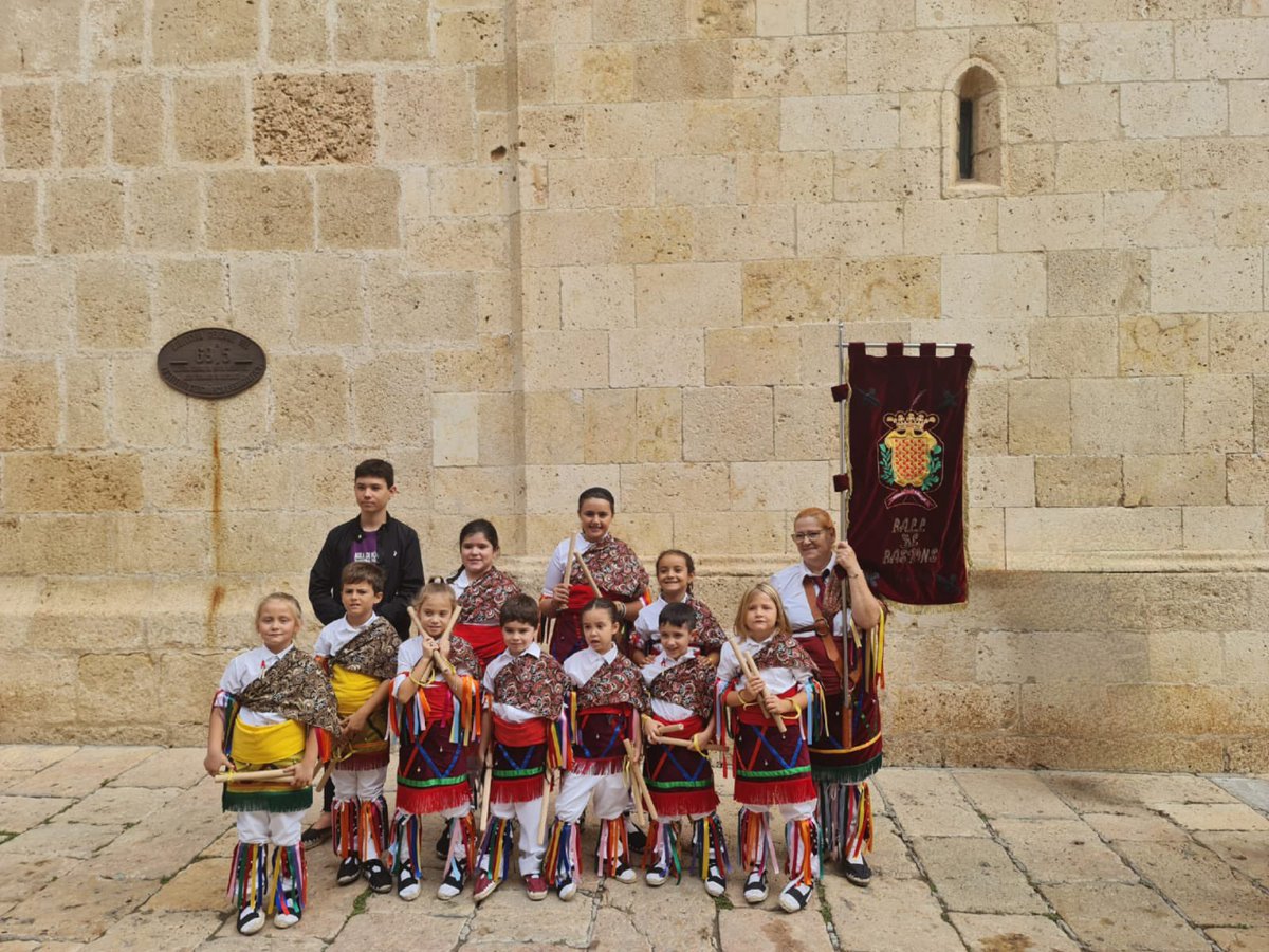 BallBastonsTGN's tweet photo. I aquest cap de setmana bastoner no ha estat res! Dissabte 22, participem per primer cop a la Trobada Nacional de @balldebastons Infantil, de la mà @bastoneris a Cardedeu https://t.co/26xYWwBMFs