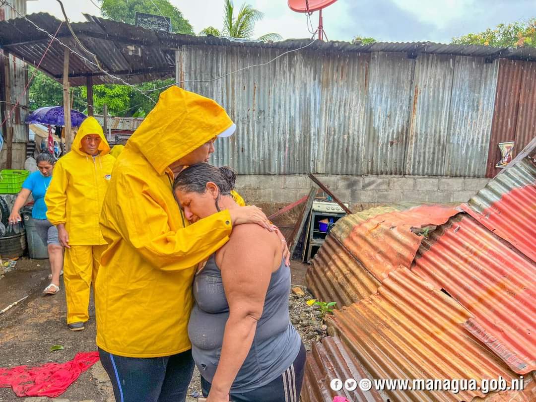 🚨🚨 Hace pocos minutos #colapsó #Vivienda en el Barrio Walter Ferrety del DV, nuestras #autoridades municipales Alcaldía de Managua acudieron de inmediato al sitio para brindar el #acompañamiento a la familia afectada. #2022PuebloVictorioso