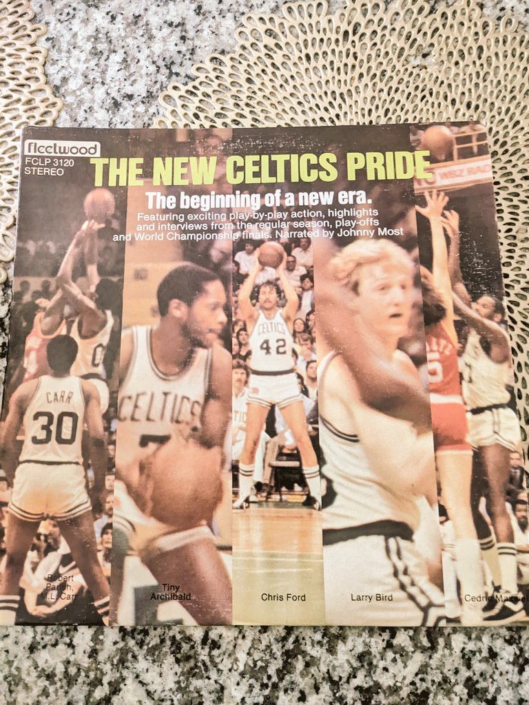 _SweepingViews's tweet photo. HELLO VINYL COME UP! #SampleCity @celtics https://t.co/0UbjvwT1rM