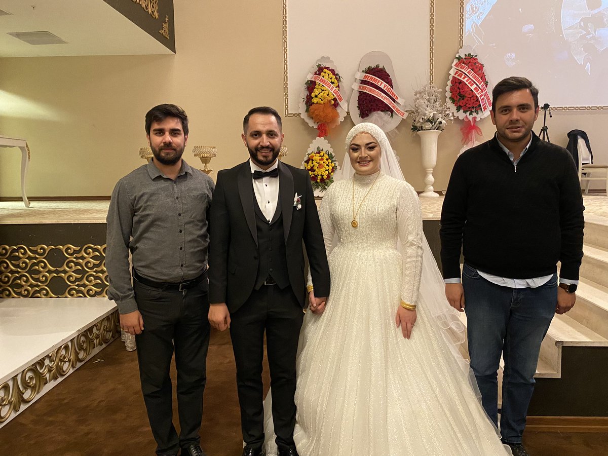 hasanakyoll06's tweet photo. İl Yönetim Kurulu Üyeliğim döneminde birlikte görev yaptığım, yol arkadaşım @mfkoca kardeşimin düğün törenine MKYK Üyemiz @Tayfunarsinkol başkanımızla birlikte katıldık.

Zeliha ve Furkan kardeşlerime iki cihan saadeti diliyorum. https://t.co/l2RWuklQVO