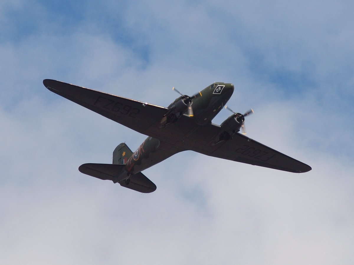 EAA65's tweet photo. I love it when the winds favour Runway 24 at #Hamilton #Airport (#CYHM), and the #CanadianWarplaneHeritageMuseum planes fly over my house!
The Douglas C-47 was overflying #TimHortons Field today.
#DouglasC47 #CWHM #C47 #DC3 #EAA #WW2 #WWII https://t.co/FnXnxyDWEJ