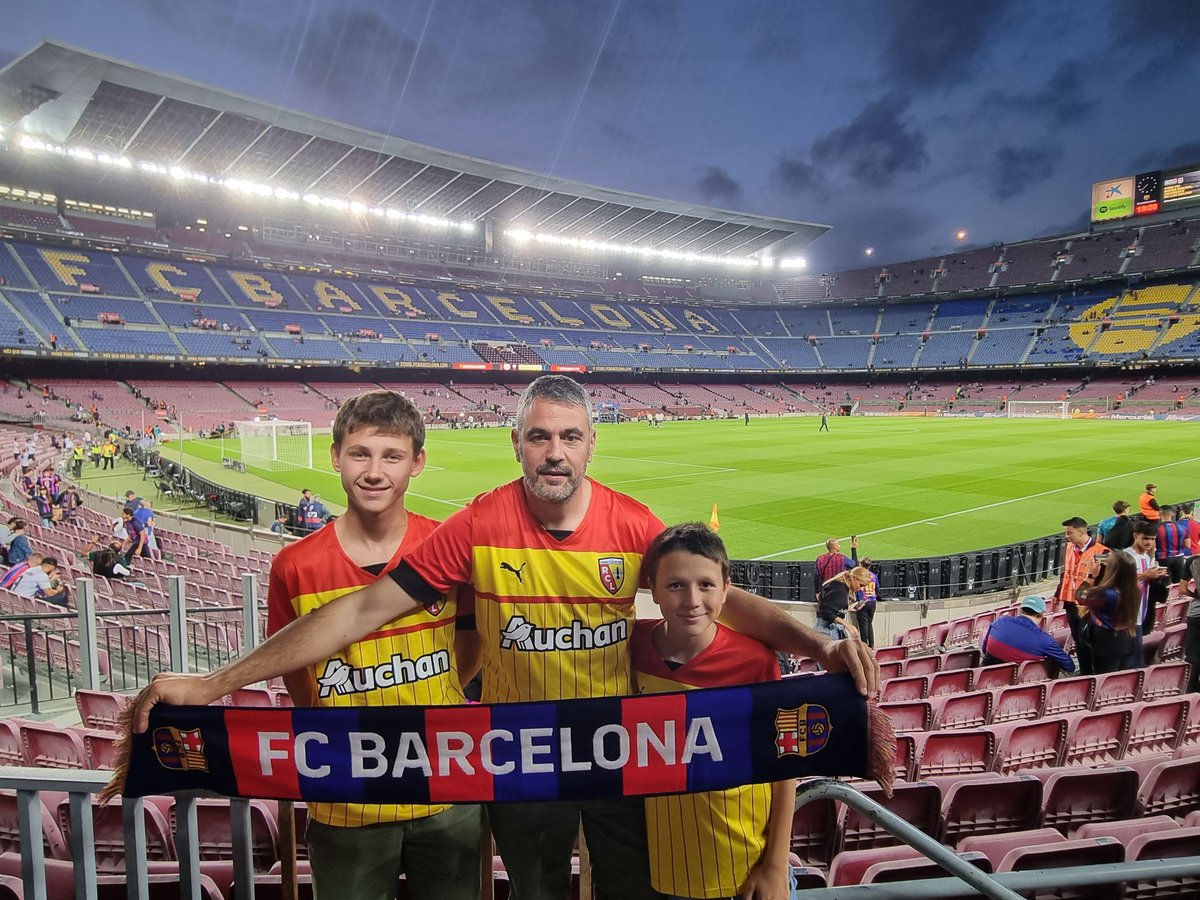 Tonyss62's tweet photo. #LOSCRCL
@RCLens
@KevinDanso98 
@LoisOpenda @samba_brice 
On pense a vous!!!vamos les lensois.
La gagne pour le derby. https://t.co/yR7jEO0wcv