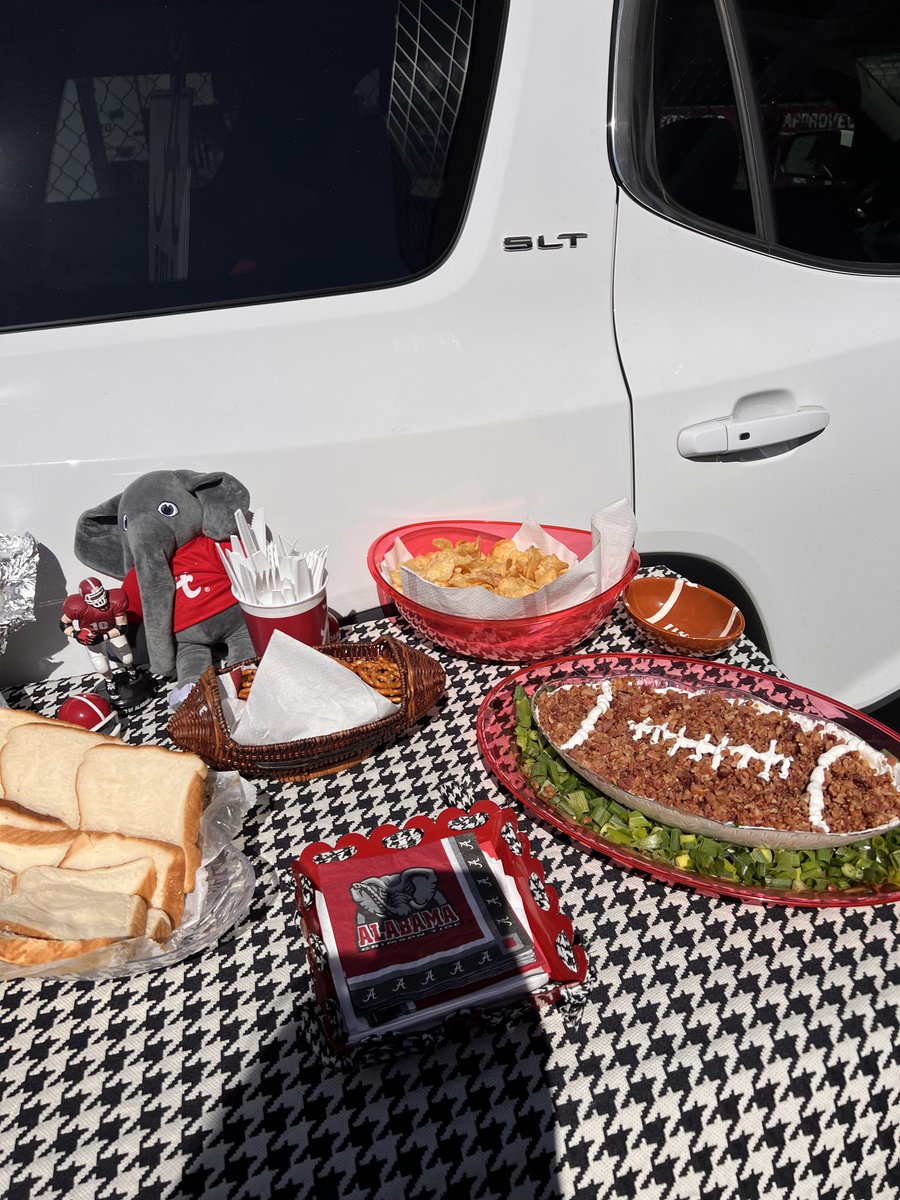 jkittkat's tweet photo. Another long day of tailgating with the best Bama family in the world!
#TwitterTailgaters๐๐๐
#TidalTowelUp๐๐ป
#AggieStomp
#AStruggleWinIsAWin
#RoadTo19๐ช๐ป๐
#RollTide๐
ฐ๏ธ๐๐๐ https://t.co/5CC1sCfPqx