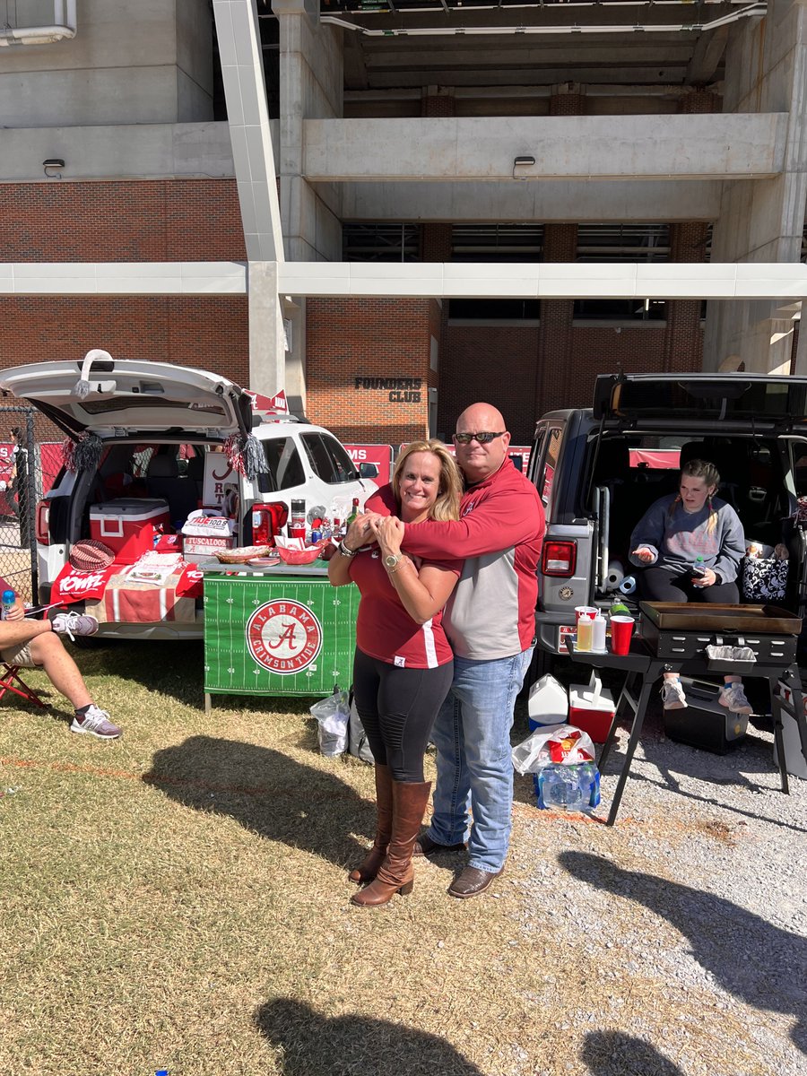 jkittkat's tweet photo. Another long day of tailgating with the best Bama family in the world!
#TwitterTailgaters๐๐๐
#TidalTowelUp๐๐ป
#AggieStomp
#AStruggleWinIsAWin
#RoadTo19๐ช๐ป๐
#RollTide๐
ฐ๏ธ๐๐๐ https://t.co/5CC1sCfPqx