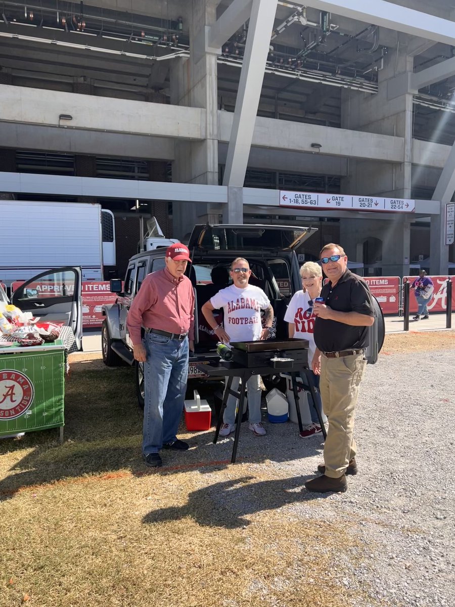 jkittkat's tweet photo. Another long day of tailgating with the best Bama family in the world!
#TwitterTailgaters๐๐๐
#TidalTowelUp๐๐ป
#AggieStomp
#AStruggleWinIsAWin
#RoadTo19๐ช๐ป๐
#RollTide๐
ฐ๏ธ๐๐๐ https://t.co/5CC1sCfPqx