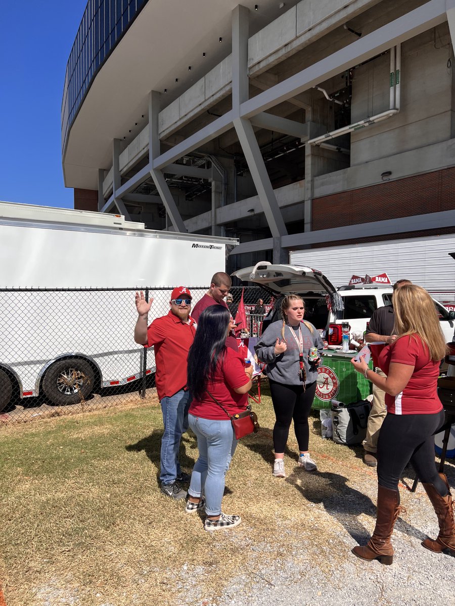 jkittkat's tweet photo. Another long day of tailgating with the best Bama family in the world!
#TwitterTailgaters๐๐๐
#TidalTowelUp๐๐ป
#AggieStomp
#AStruggleWinIsAWin
#RoadTo19๐ช๐ป๐
#RollTide๐
ฐ๏ธ๐๐๐ https://t.co/5CC1sCfPqx