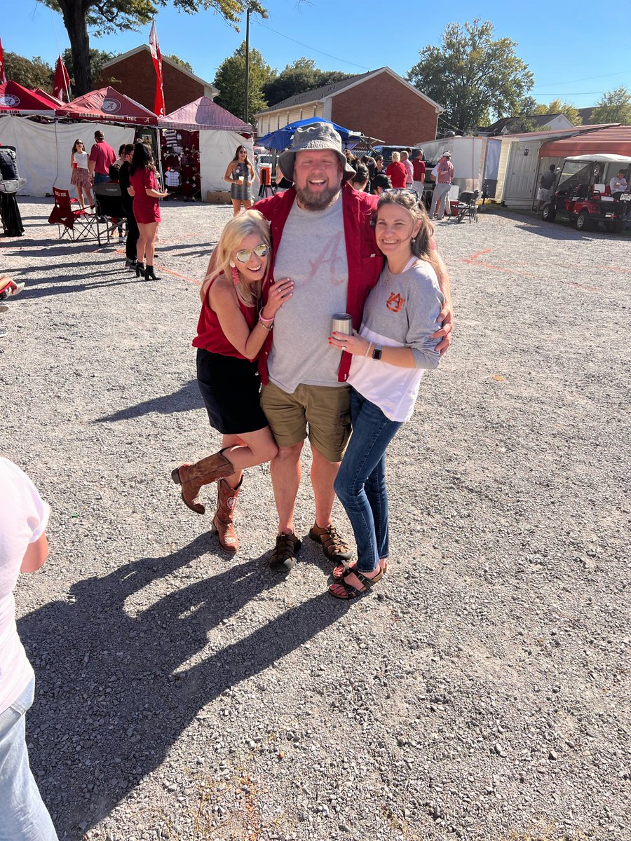 jkittkat's tweet photo. The saying goes, โWe tailgate better than your team plays.โ
The #TwitterTailgaters๐๐๐ prove that to be true! We love our #CrimsonTide and weโre so blessed to be pregaming next to @BryantDenny_UA!
#TidalTowelUp๐๐ป
#AggieStomp
#AStruggleWinIsAWin
#RoadTo19๐ช๐ป๐
#RollTide๐
ฐ๏ธ๐๐๐ https://t.co/8RNirHnib2
