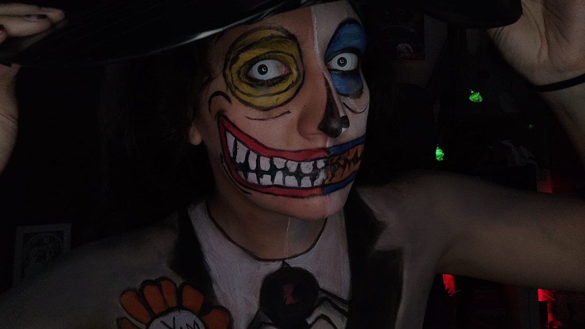 DeMeninha's tweet photo. "Jack,¡abre! Yo soy un simple funcionario electo. ¡No puedo decidir por mí mismo! ¿Jack? ¡JACK!"
Y aquí está el 2º maquillaje del #makeuptober
✨Recordad que tenemos sorteíto abierto en #twitch para seguidores y subs"✨
#nightmarebeforechristmas #makeup #facepaint #bodypaint https://t.co/yrQDZsJaw1