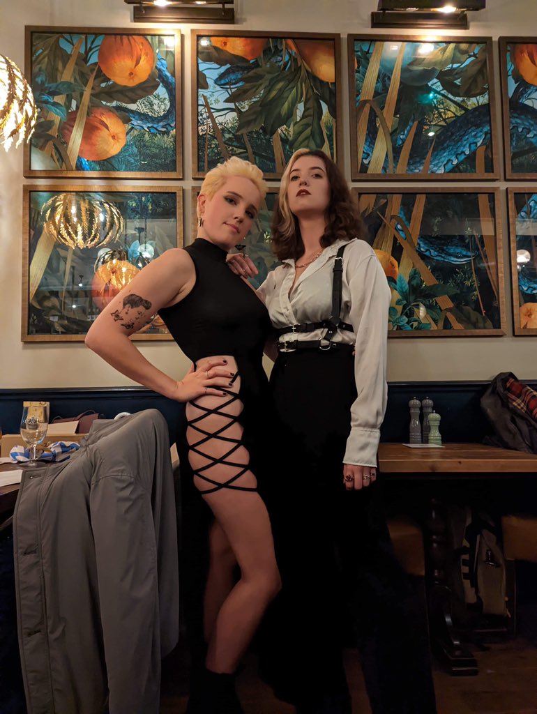 bette davis thighs tweet media