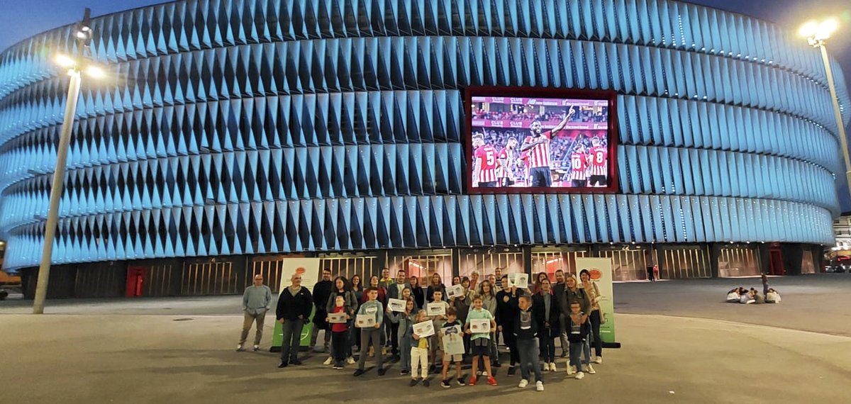 #AthleticClub 🤝 #DiaInternacionaldeladislexia 

🔵 San Mamés se iluminó de azul para dar visibilidad a la defensa de los derechos de las personas con este trastorno y otras Dificultades Específicas de Aprendizaje (DEA)