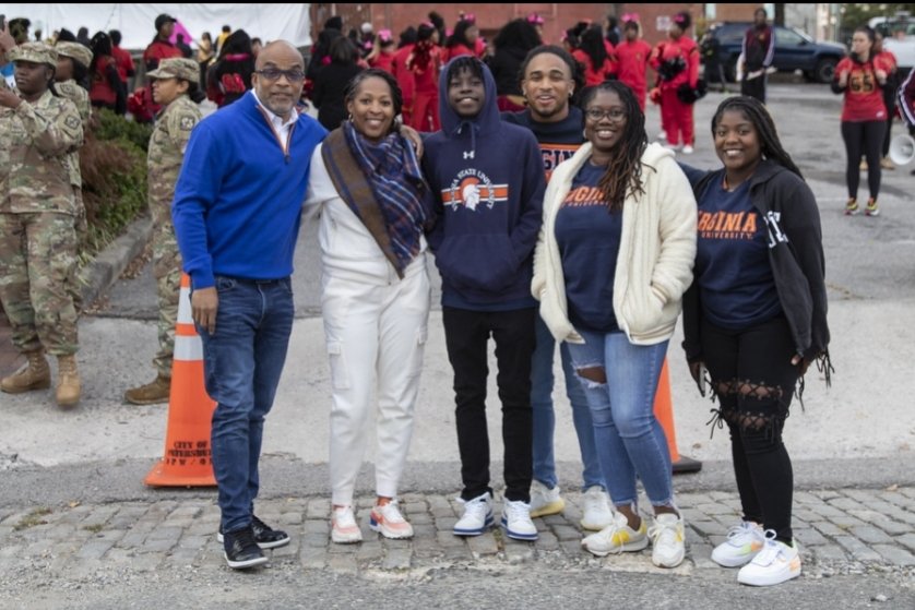 Ahkinyala's tweet photo. Our family thoroughly  enjoyed VSU 2022 Homecoming!Thanks for the great time VSU🥰🧡💙 https://t.co/TIeTPloLeL