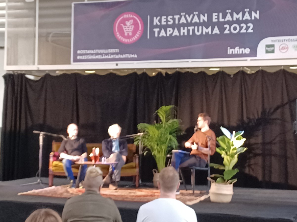 Kiitos kaikille #kestävänelämänmessut   kävijöille ja <a href="/vaatelaastari/">Vaatelaastari FabPatch</a> kojulla poikenneille! Kiitos myös ihanat kanssayritykset mukavista juttutuokioista 🙂 

Kuvassa myös onnellinen tyyppi lounasannoksen saatuaan😃 

Kiitos <a href="/OVastuullisesti/">Ostavastuullisesti.fi</a> tärkeän tapahtuman luomisesta!