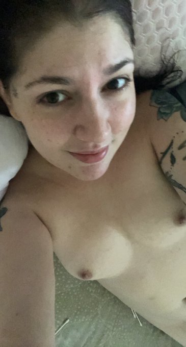 Offering Skype shows 50% off today! Email me for pricing at mirandamillerxxx@gmail.com https://t.co/<a href="/tag/gloryhole"class="tags"><span>#gloryhole</span></a>