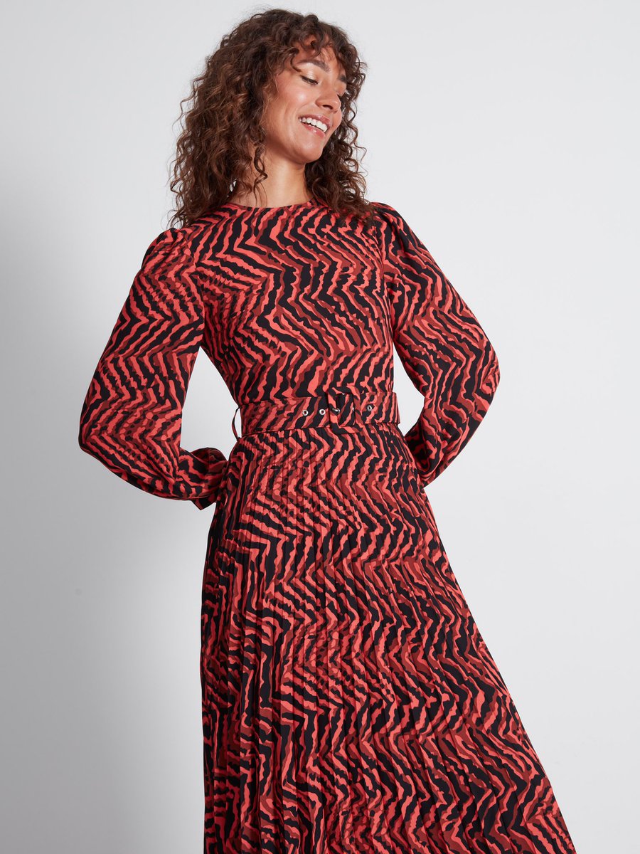 sonderstudiouk's tweet photo. The most effortless dress you can easily dress up or down to suit your plans. Everyone needs an animal print pleated dress in their wardrobe.
Shop now: https://t.co/al2G3KyT82 https://t.co/gQGUAfuMmQ