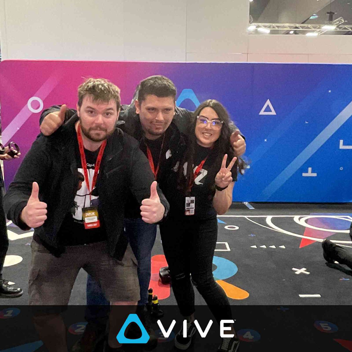 Waiting for my flight back to WA and it’s definitely sad girl hours! #PAXAUS it’s been bloody unreal!!! Lots of tears yesterday arvo! 😭😂 #DayZ #scumgame #tarkov communities are something else! Love you guys sooooo damn much!!! See you next year ❤️❤️❤️